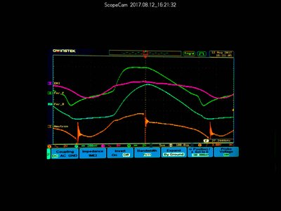 Note lower volts on primary and vastly different waveform there.  Supply for h bridge drawing *less* current in this state(!)