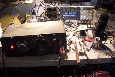 Messy bench.  The probe section is to the right of the GR in quartz pipe.